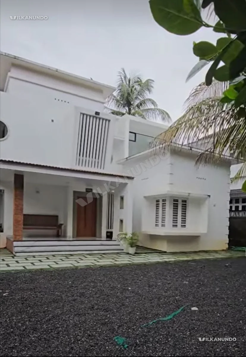 കരുളായി ടൗണിനടുത്തായി 2500 square feet വീടും 11.25 സെന്റും വിൽപനക്ക്