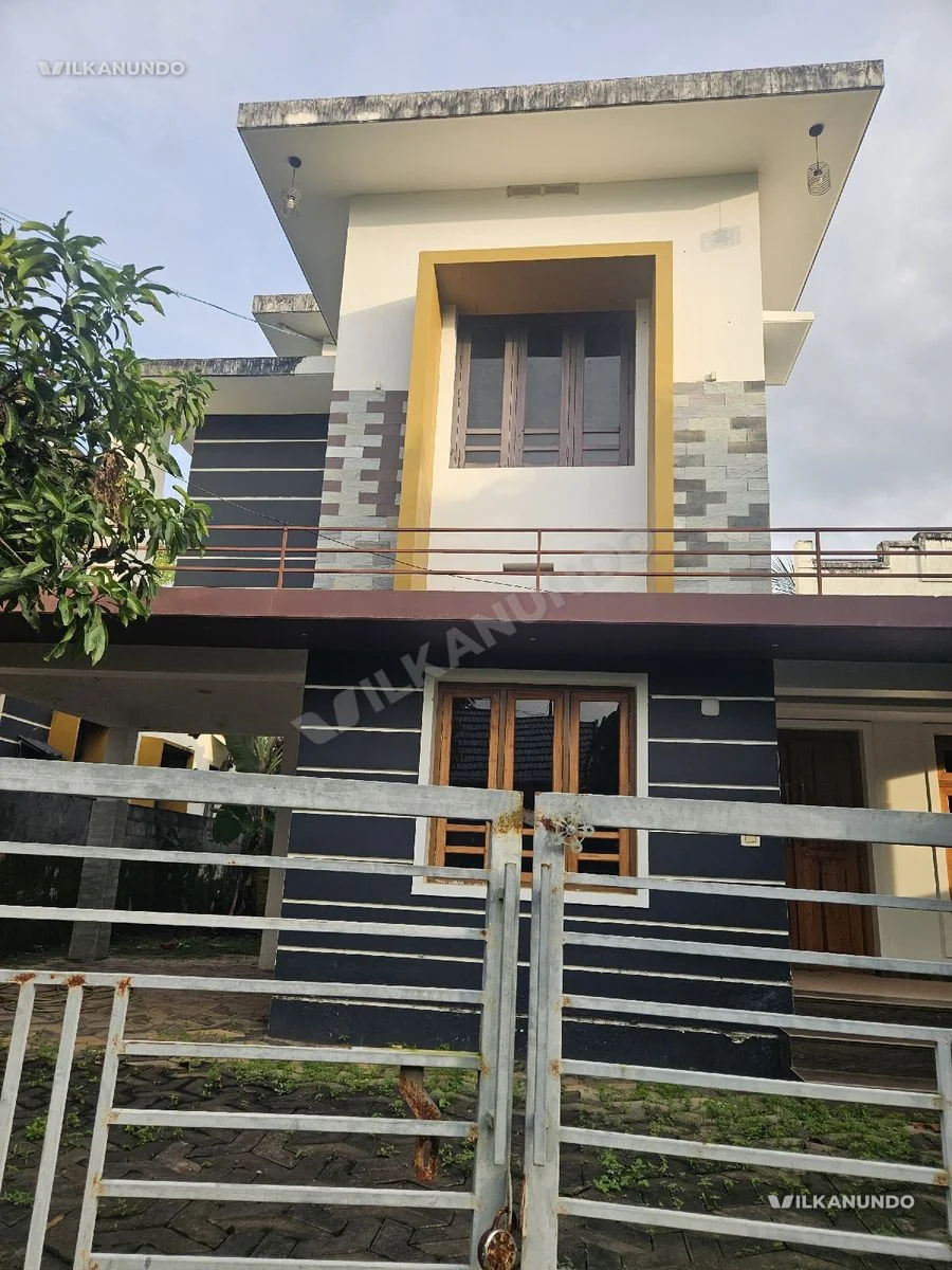 നിലമ്പൂർ റെയിൽവേ സ്റ്റേഷൻ അടുത്തായി 6 cent സ്ഥലവും 1500 squrefeet വീടും വിൽപനക്ക്..