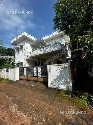 നിലമ്പൂർ റെയിൽവേ സ്റ്റേഷന്റെ അടുത്തായി 12 cent സ്ഥലവും 2500 squrefeet വീടും വിൽപനക്ക്...
