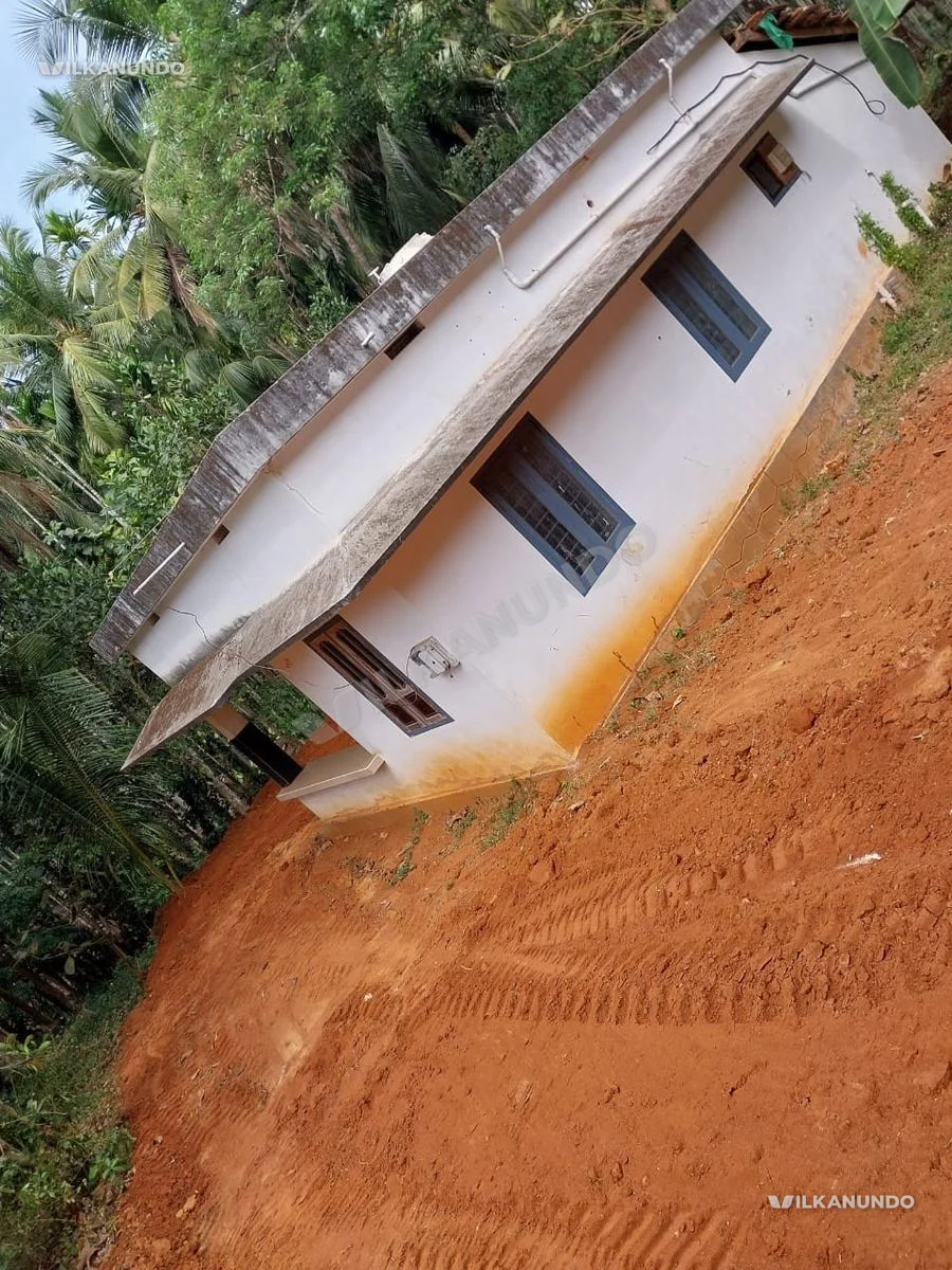 വണ്ടൂർ ചുള്ളിയിൽ 37 സെന്റ് സ്ഥലവും വീടും വിൽപനക്ക്