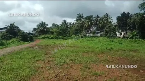 കൊണ്ടോട്ടി - കുന്നുംപുറം റോട്ടിൽ" മുല്ലപ്പടി "സ്റ്റോപ്പിൽ നിന്നും  3 km ദൂരത്തിൽ . .4. 5 ഏകർ വിൽപനക്ക്