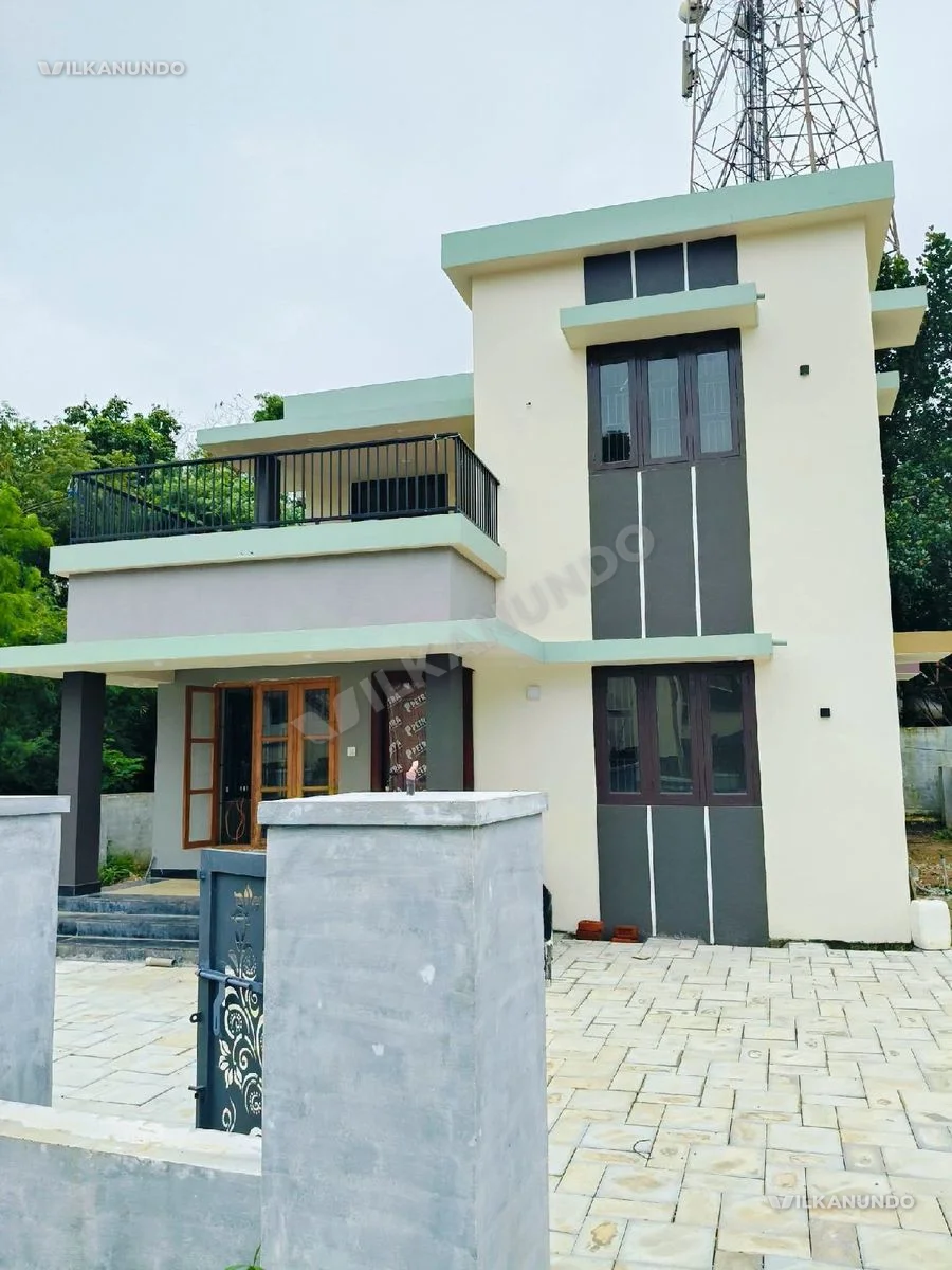 പാലക്കാട് ചന്ദ്രനഗർകൂട്ടുപാത ഹൈവേയിൽ നിന്ന് 150 മീറ്റർ ഉള്ളിലോട്ട് പുതിയ വീട് വിൽപ്പനയ്ക്ക്...