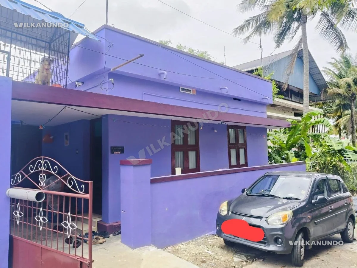 പാലക്കാട് കൽമണ്ഡപം ഭാരത് മാതാ സ്കൂളിന്റെ പുറകുവശത്ത് വീട് വില്പനയ്ക്ക്..