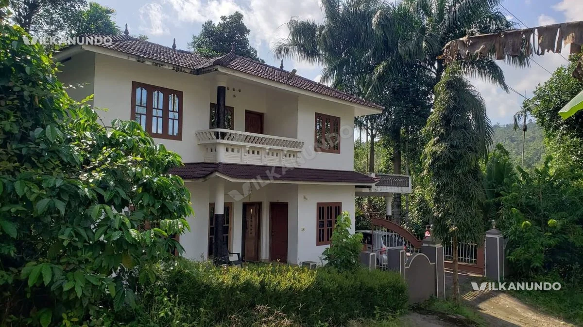 ബത്തേരി - ചുള്ളിയോട് റൂട്ടിൽ മെയിൻ റോഡിൽ നിന്ന്റോഡ് ഫ്രണ്ടേജിൽ 12 സെന്റ് സ്ഥലവും 2400 sqrft വീടും വില്പനയ്ക്ക്.