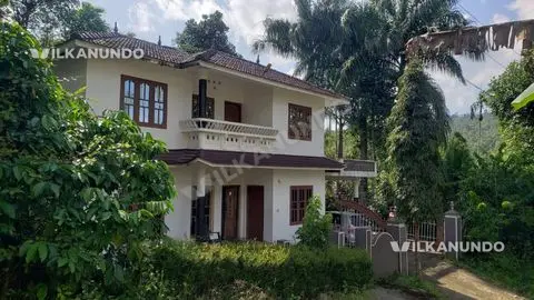 ബത്തേരി - ചുള്ളിയോട് റൂട്ടിൽ  മെയിൻ റോഡിൽ നിന്ന്റോഡ് ഫ്രണ്ടേജിൽ 12 സെന്റ് സ്ഥലവും 2400 sqrft വീടും വില്പനയ്ക്ക്.