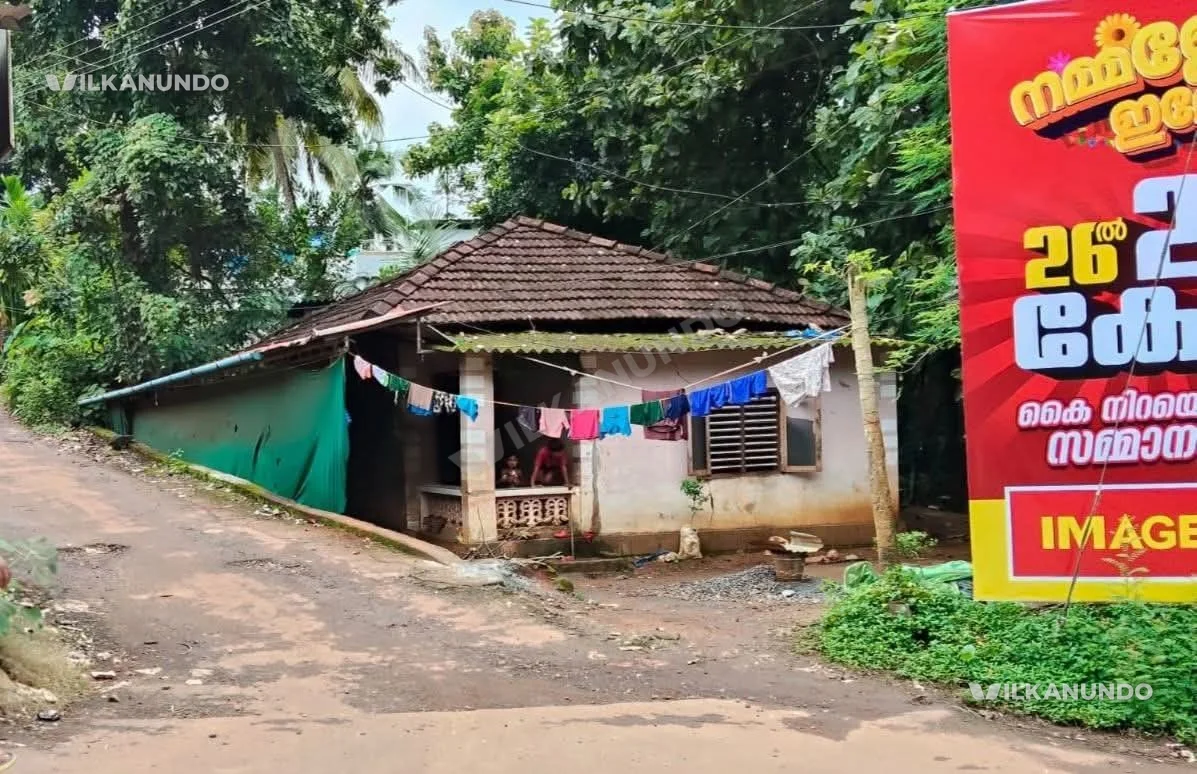 മലപ്പുറം ജില്ലയിലെ നിലമ്പൂർ എടക്കര മരുതയിൽ മെയിൻ റോഡ് സൈഡ്/4¾ സെന്റ് സ്ഥലവും ഓടിട്ട വീടും വില്പനക്ക്..