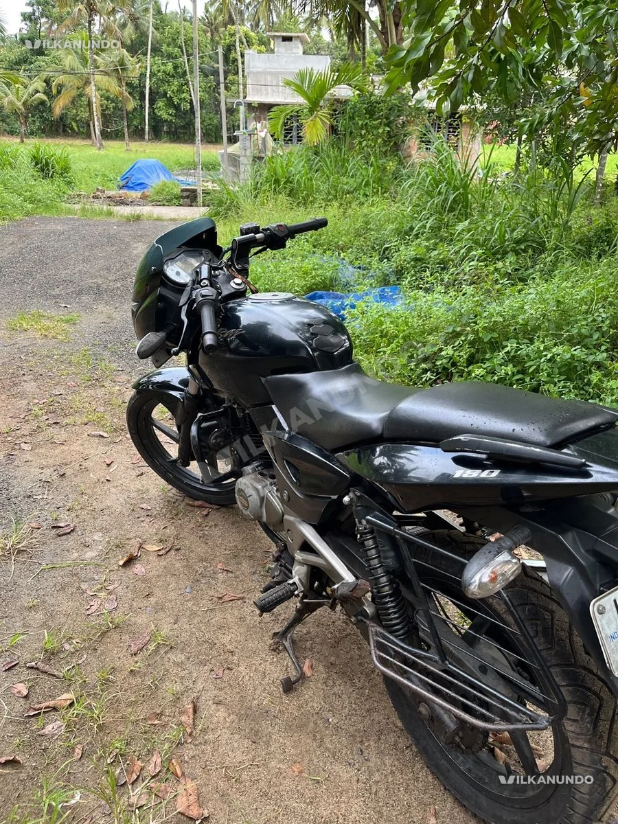 Bajaj pulsar 180
