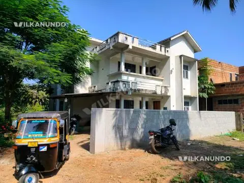 വണ്ടൂർ ഏറിയാട് റോഡിന്റെ അടുത്തായി 8 സെന്റ് സ്ഥലവും വീടും വിൽപനക്ക്