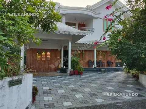 ഉടുമ്പന്നൂർ  ടാറിങ് റോഡ് ഫ്രണ്ടേജ് 12സെന്റ് സ്ഥലവും 6 ബെഡ്‌റൂം വീടും വിൽപനക്ക്