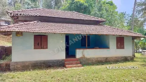 മലപ്പുറം ജില്ലയിലെ മുതുവല്ലൂർ പഞ്ചായത്തിലെ ചുള്ളിക്കോട് എന്ന സ്ഥലത്താണ് ഈ 38 സെന്റ് സ്ഥലവും തറവാട് വീടും വിൽപനക്ക്..