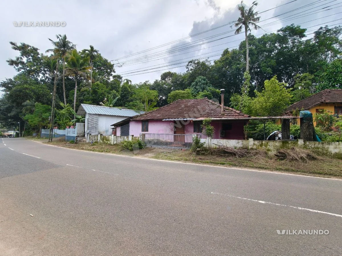 വൈക്കം-കൂത്താട്ടുകുളം എംസി റോഡ് side ഉള്ള 4.5 cent വീടും സ്ഥലവും വിൽപ്പനയ്ക്ക്