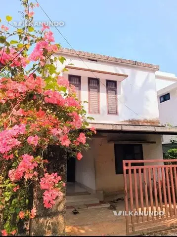 പെരിന്തൽമണ്ണ ജൂബിലി റോഡിനു സമീഭം 4 1/2 സെന്റ് സ്ഥലം 1000 sq.ft വീട്. വിൽപനക്ക്