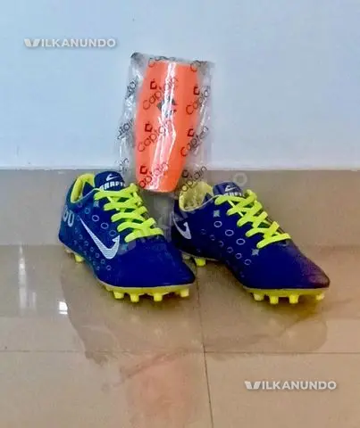FIGO Graftex Football Boot (Size 6) + FREE Shin Guards!