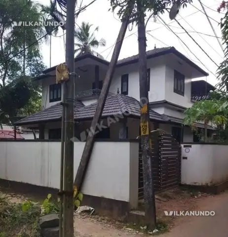 കോഴിക്കോട് ഫറോക്ക് 8 സെന്റെ സ്ഥലവും വീടും വിൽപ്പനക്ക്.