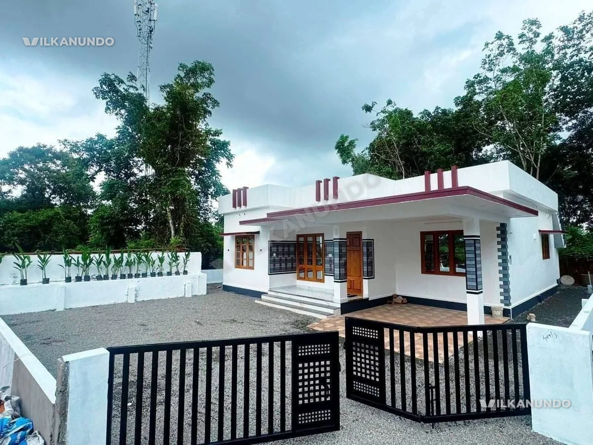 തിരുവല്ല കുമ്പനാട് വീട് വിൽപ്പനയ്ക്ക്. 6 സെന്റിൽ 1300 ചതുരശ്ര അടി വിസ്തീർണ്ണമുള്ള വീട് വിൽപനക്ക്.