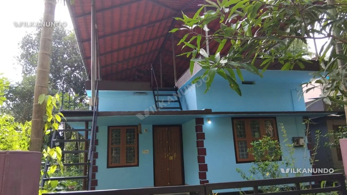 പെരിന്തൽമണ്ണ മുൻസിപ്പാലിറ്റി ബസ്സ് സ്റ്റാൻന്റിന് അടുത്ത് 5 സെന്റ് സ്ഥലവും വീടും വില്പനക്ക്