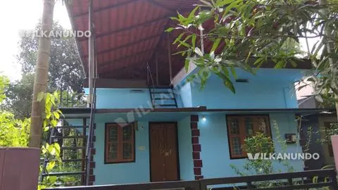 പെരിന്തൽമണ്ണ മുൻസിപ്പാലിറ്റി ബസ്സ് സ്റ്റാൻന്റിന്  അടുത്ത് 5 സെന്റ് സ്ഥലവും വീടും വില്പനക്ക്