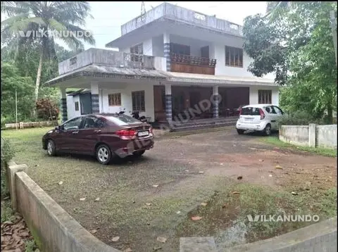 മുവാറ്റുപുഴ വാഴക്കുളം  അടുത്ത്   27  സെന്റ്  4 bhk വീട് വില്പനക്ക്.