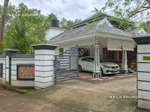 കോതമംഗലം കറുകടത്ത് മനോഹരമായ വീടും 22 സെന്റ് സ്ഥലവും വിൽപനക്ക്