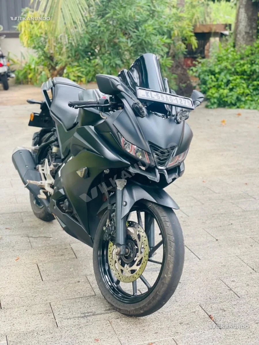 R15 V3 s 2022 good Condition