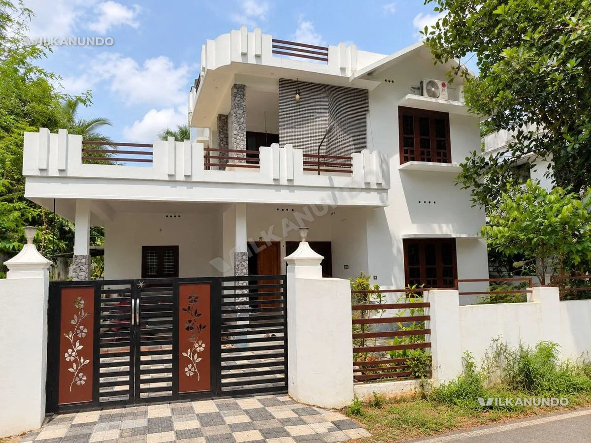 നൂറനാട് പത്താം കുറ്റി അടുത്ത്.1950 ചതുരശ്ര അടി വിസ്തീർണ്ണമുള്ള ഇരുനില വീടും 8.5 സെന്റ് സ്ഥലവും വിൽപ്പനയ്ക്ക്.