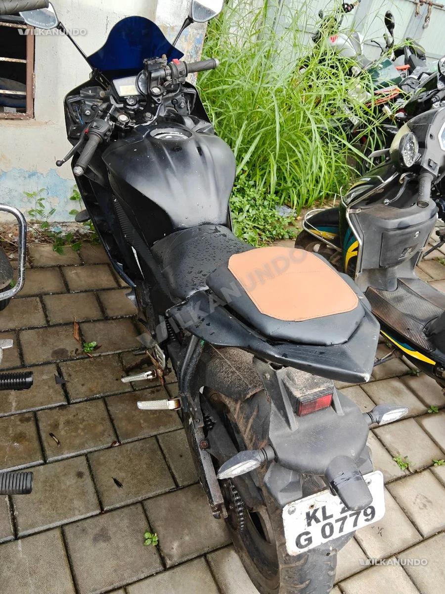 Yamaha R15 V2
