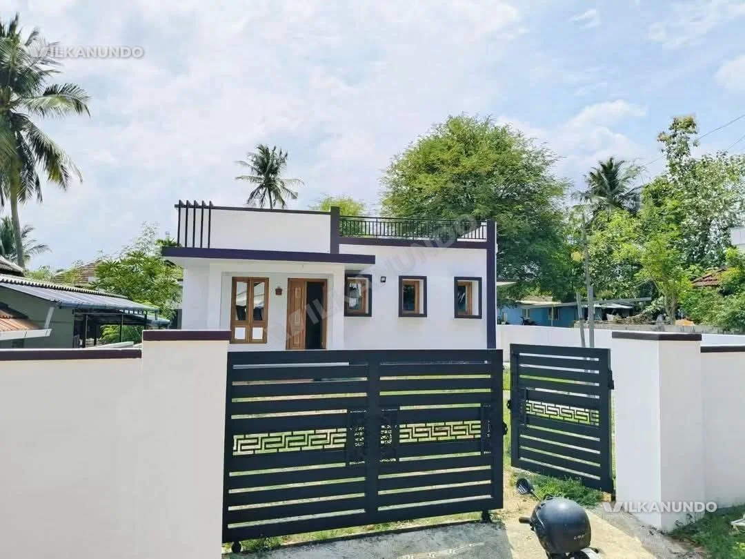 പാലക്കാട് ചന്ദ്രനഗർ കൂട്ടുപാതയിൽ വീട് വില്പനയ്ക്ക്..6 സെന്റ്... 1050 Sqft... 2 bhk..