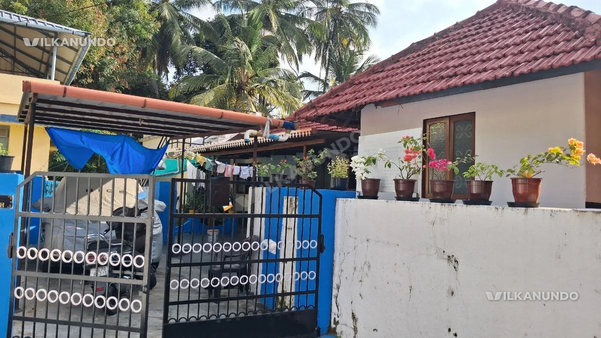 A well maintained tiled house