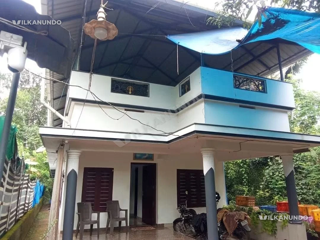 ചാലക്കുടി ചൗക്ക 5 cent സ്ഥലം 1000 sqft വീടും വിൽപനക്ക്