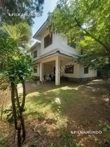 2200sqft, 3 bedroom House for sale.