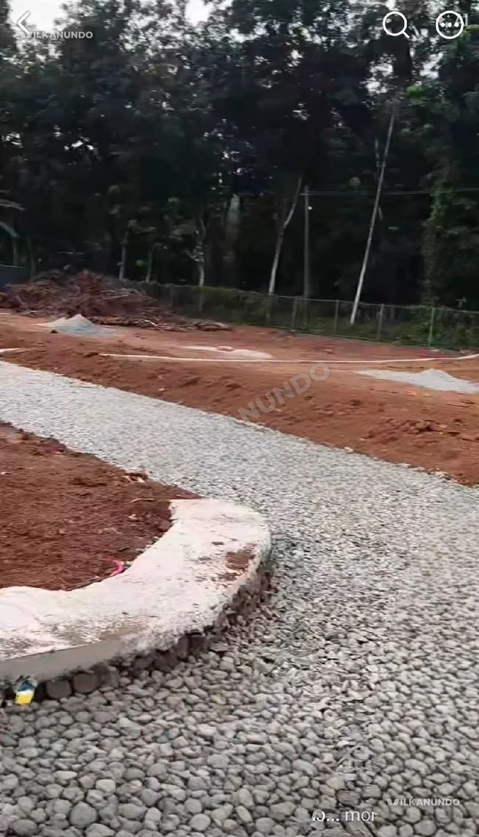 ഹൌസ് പ്ലോട്ടുകൾ വില്പനക്ക് പത്തനംതിട്ട ജില്ലയിൽ പ്രമാടം സമീപം ബസ് റൂട്ടിൽ നിന്നും 50 mtr മാത്രം