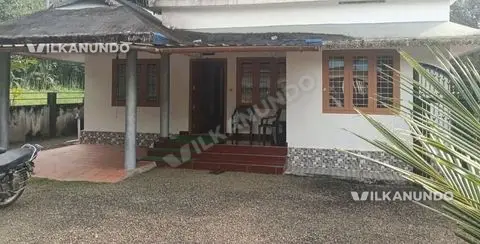 ഇടുക്കി ജില്ല കരിമണ്ണൂർ ലൊക്കേഷൻ8 സെന്റ് സ്ഥലം1100 സ്ക്വയർ ഫീറ്റ് വാർക്ക വീട്