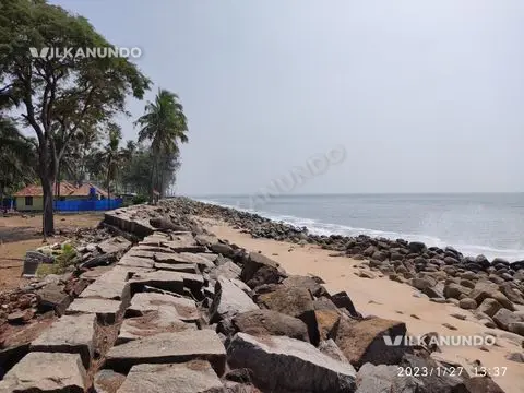 30 cent plot Sea side kallu vechu kettiyathu best for Resorts and Restaurant, Main Road Side