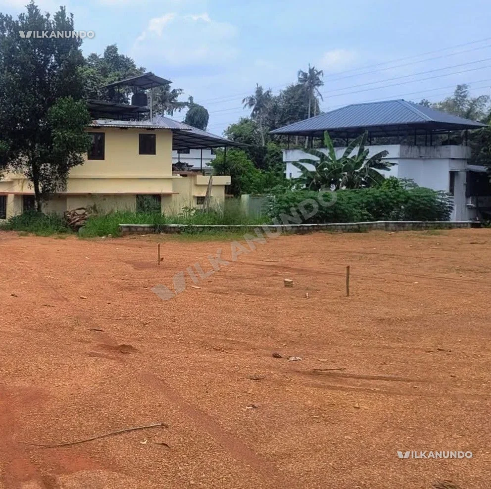 അടൂർ പത്തനംതിട്ട മെയിൻ റോഡിൽനിന്നും വെറും 100 മീറ്റർ മാത്രം മാറി 8 സെന്റിലും 10 സെന്റിലുമുള്ള പ്ലോട്ടുകൾ വിൽപനക്ക്