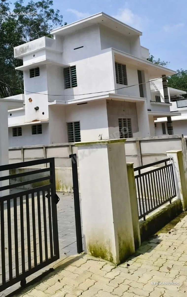 കോലഞ്ചേരി റൂട്ടിൽ വാളകം മെയിൻ റോഡിൽ നിന്നും വെറും 300 മീറ്റർ മാത്രം മാറി 6 സെന്റ് സ്ഥലത്ത് 1600 സ്ക്വയർ വീട് വിൽപനക്ക്